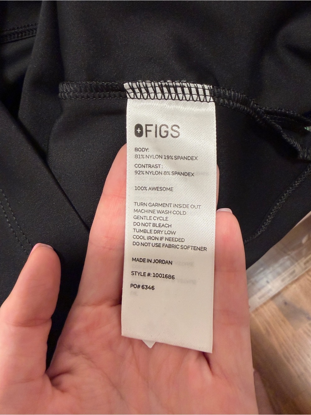 FIGS Sona FORMx V-Neck Scrub Top - Picture 4 of 4